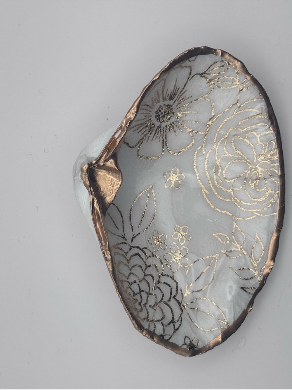Floral Decorative Clam Dish in White & Gold - Picture 3 of 4